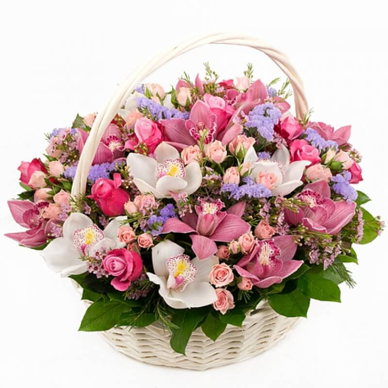 Композиция из роз и орхидей в корзине «Признание»