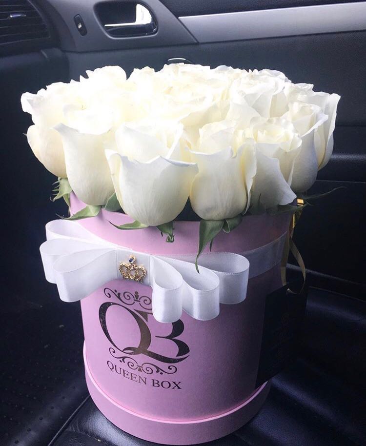 Коробка из 15 белых роз