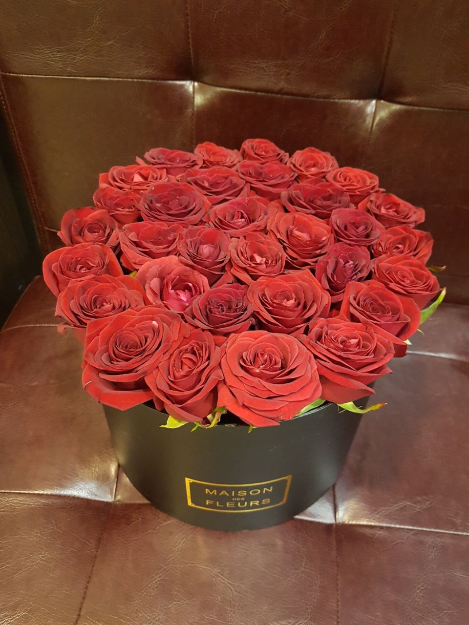 Коробка из 35 красных роз