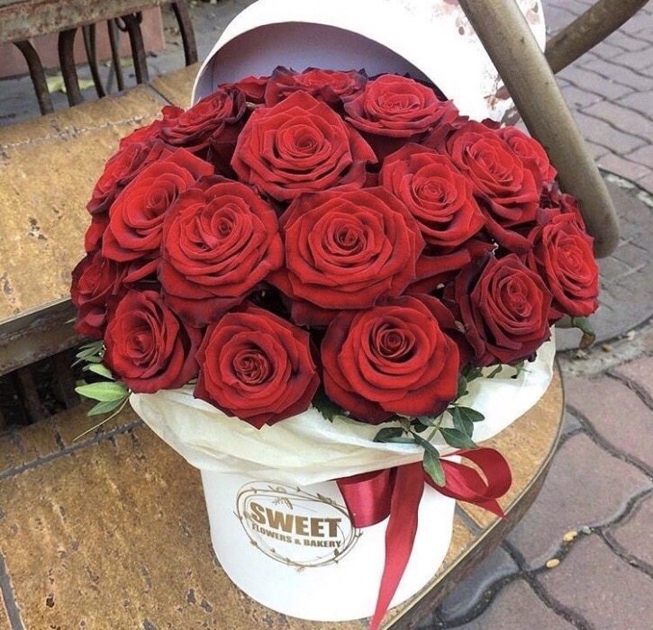 Коробка из 25 красных роз