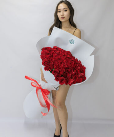 img 4502 374x450 - Букет из 101 красной метровой розы