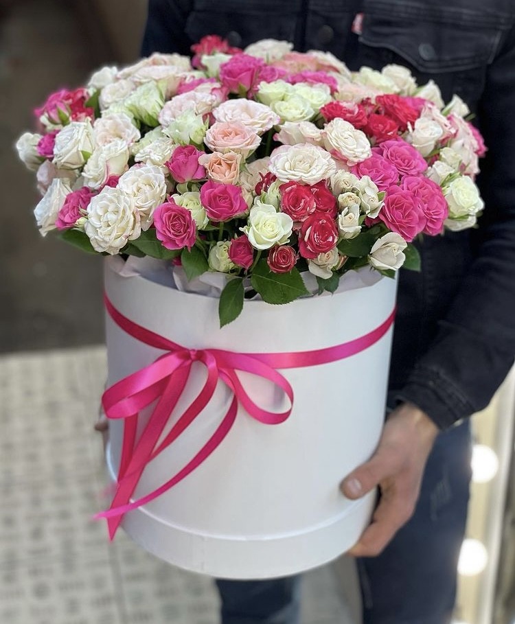 Коробка из 25 кустовых роз